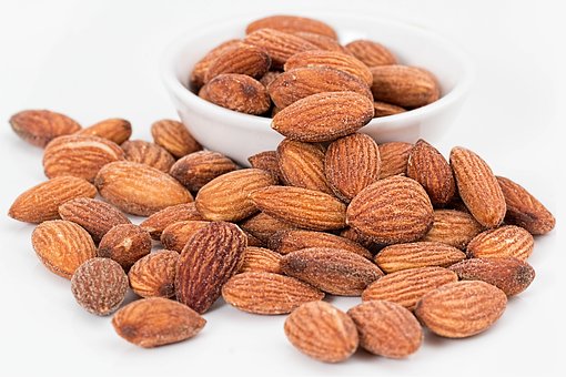 اللوز والريجيم